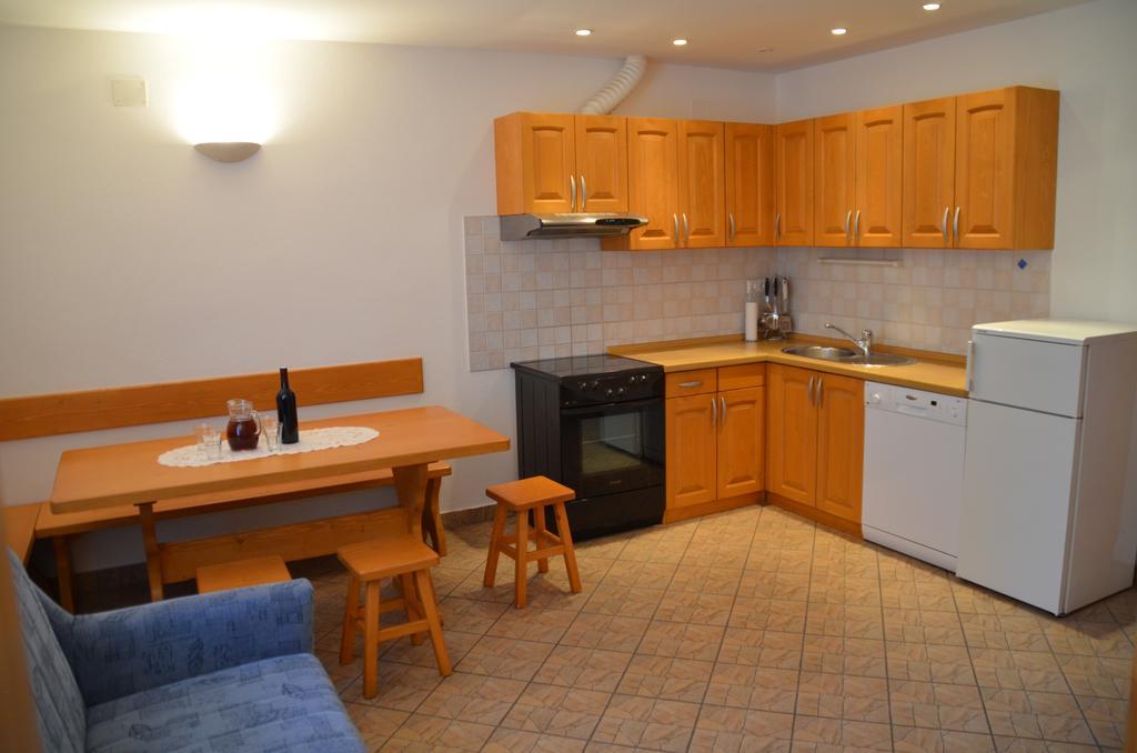 Apartmaji Srnca Церкно Экстерьер фото