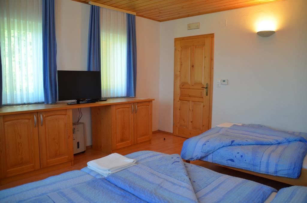 Apartmaji Srnca Церкно Экстерьер фото